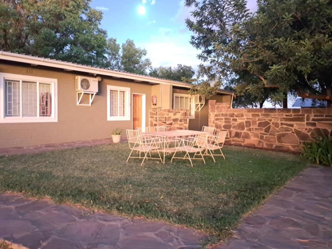 Koha Guesthouse Mariental Eksteriør billede